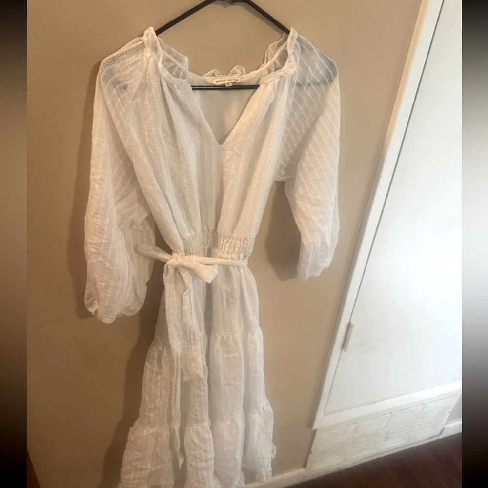 Gorgeous moon river white  flowy dress